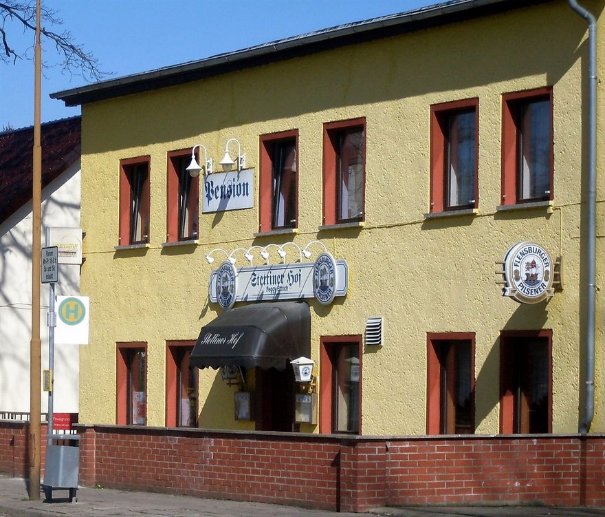 zeigt Frontansicht Stettiner Hof