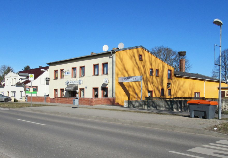 Zeigt Haltestelle in der Stettiner Straße