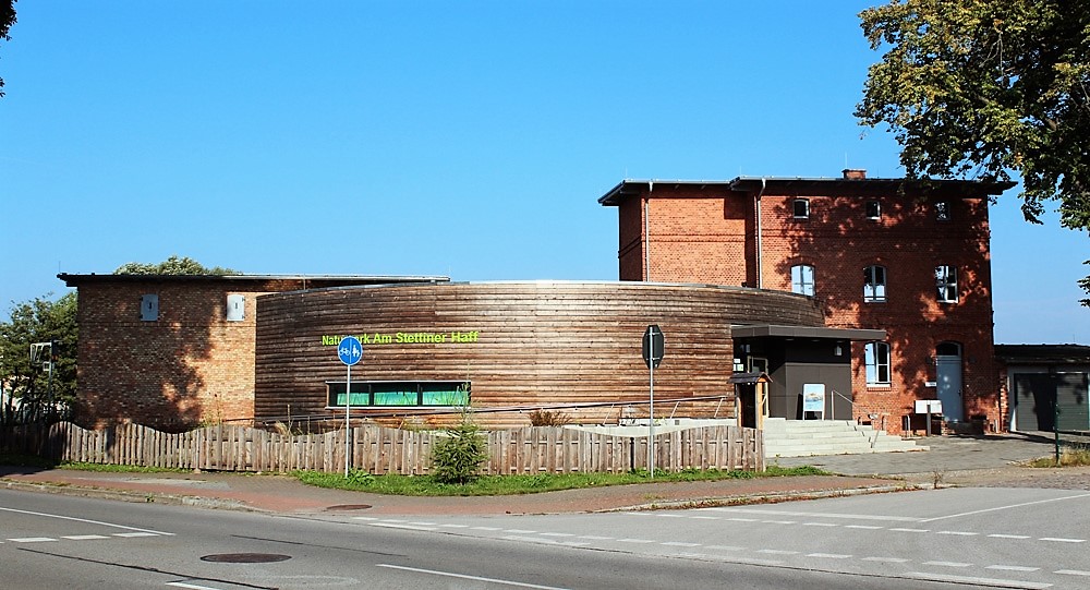 zeigt Gebäude Naturpark-Besucherzentrum