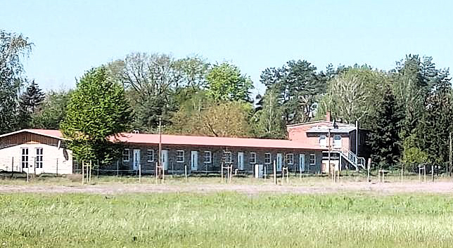 zeigt Außenansicht des Ferienhofes Hinzenkamp